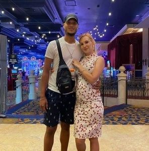 Meet your Posher, Mae